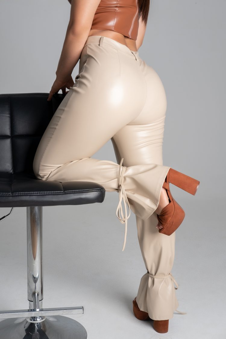 Pantalón beige Cuerina